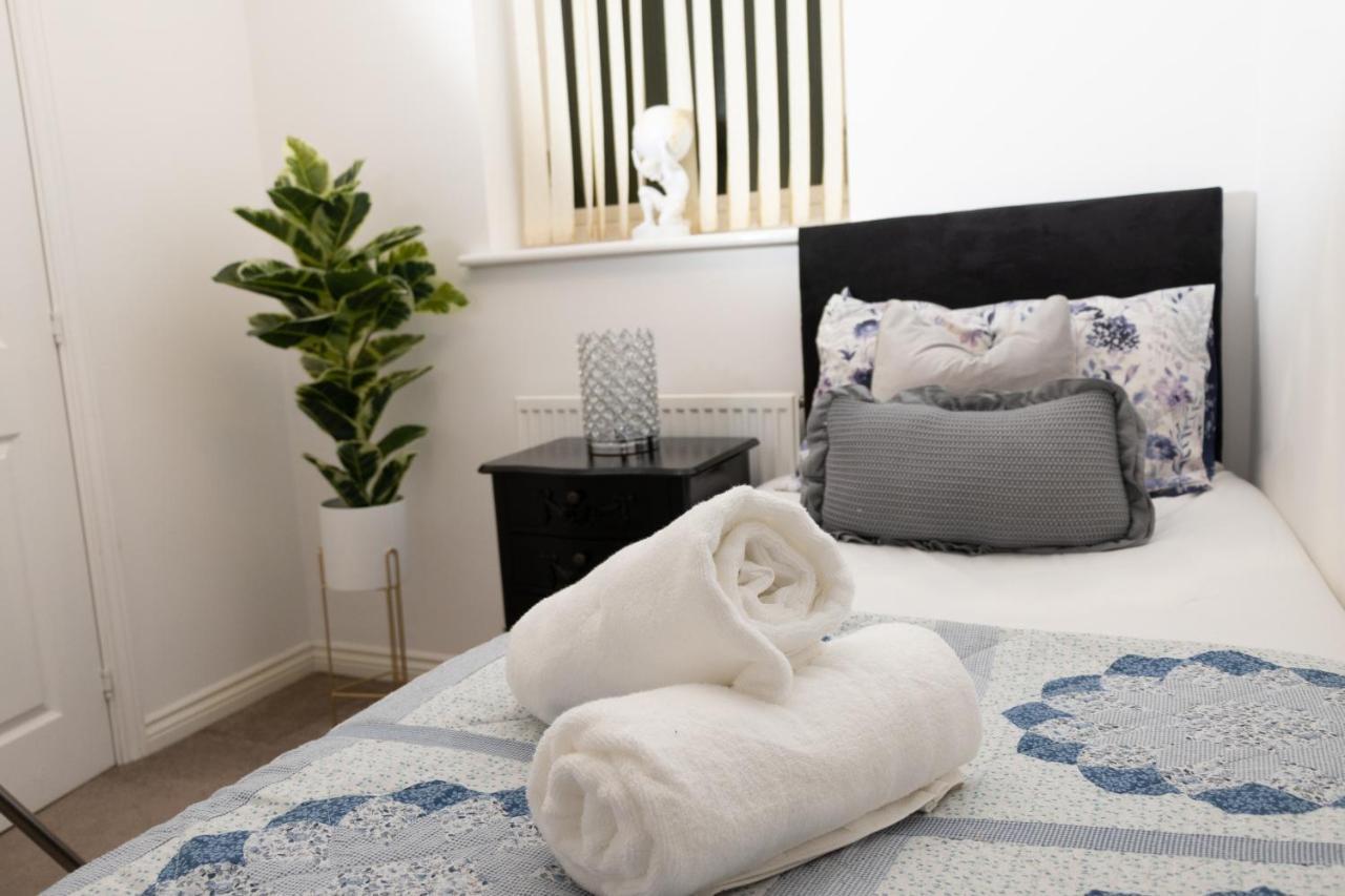 Broughton Haven 5 Beds House Free Wifi, Free Parking, Netflix Milton Keynes