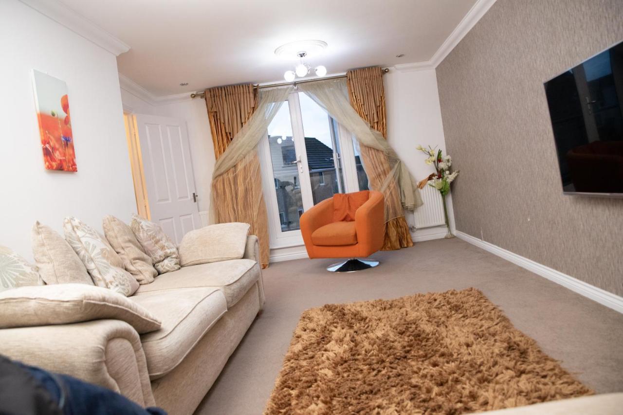 Broughton Haven 5 Beds House Free Wifi, Free Parking, Netflix Apartment Milton Keynes