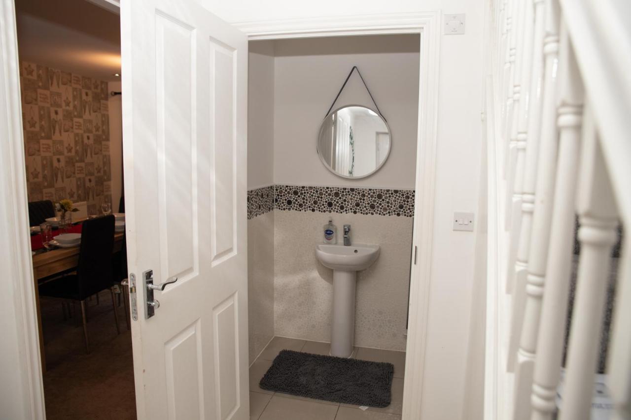 Apartment Broughton Haven 5 Beds House Free Wifi, Free Parking, Netflix *